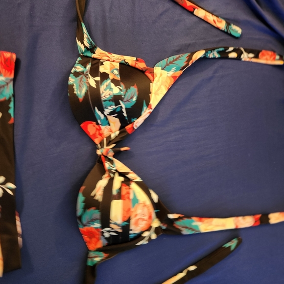 COCOSHIP Retro 50s Black Pink Blue Floral Halter High Waist Bikini Set Halter - Picture 3 of 4